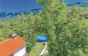 2 Bedroom Stunning Apartment In Grizane