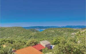 2 Bedroom Stunning Apartment In Grizane