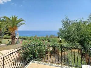 Nerissa 3, two bedroom beach house - 佩萨达