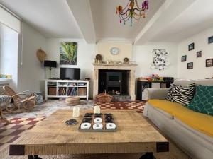 Maisons de vacances Le So Wild, maison avec jardin clos, terrasse amenagee, 5 mn a pied commerce, terrain de tennis, a 800 m de la plage d'Omaha beach jeux arcade, jouets, materiel jeunes enfants enfants, table ping-pong : photos des chambres