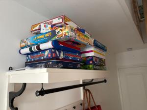 Maisons de vacances Le So Wild, maison avec jardin clos, terrasse amenagee, 5 mn a pied commerce, terrain de tennis, a 800 m de la plage d'Omaha beach jeux arcade, jouets, materiel jeunes enfants enfants, table ping-pong : photos des chambres