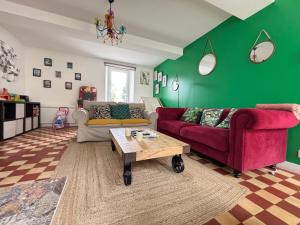 Le So Wild, maison avec jardin clos, terrasse aménagée, 5 mn à pied commerce, terrain de tennis, à 800 m de la plage dOmaha beach jeux arcade, jouets, matériel jeunes enfants enfants, table ping-pong