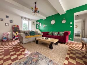 Maisons de vacances Le So Wild, maison avec jardin clos, terrasse amenagee, 5 mn a pied commerce, terrain de tennis, a 800 m de la plage d'Omaha beach jeux arcade, jouets, materiel jeunes enfants enfants, table ping-pong : photos des chambres