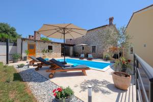 Villa Tonin for 6 people near Pula with jacuzzi & children playground