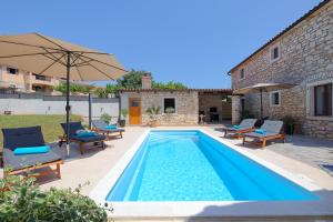 Villa Tonin for 6 people near Pula with jacuzzi & children playground