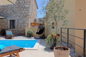 Villa Tonin for 6 people near Pula with jacuzzi & children playground