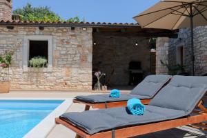Villa Tonin for 6 people near Pula with jacuzzi & children playground