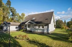 House with garden close to lake - Krusenberg