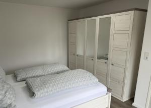 Feines Apartment mit Balkon & Terrasse in ruhiger Gegend