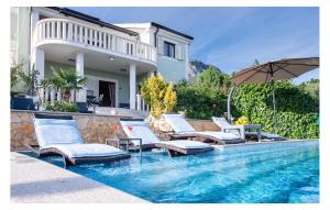 Nice Home In Kastel Kambelovac