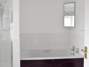 Rudda Farm Cottage - Uk2492