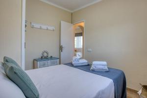 Can Gabriel close to the sea