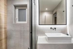 Avia Deluxe Studio - Athens Modern Escape
