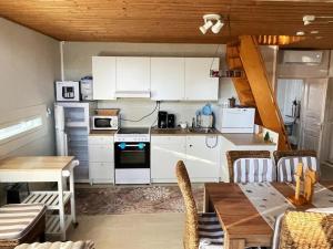 Holiday Home Kaaro 2 by Interhome