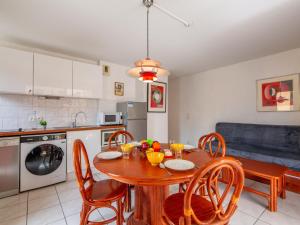 Apartment Les Calanques du Parc-6 by Interhome