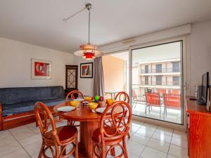 Apartment Les Calanques du Parc-6 by Interhome