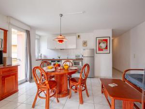 Apartment Les Calanques du Parc-6 by Interhome