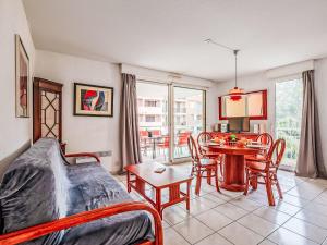 Apartment Les Calanques du Parc-6 by Interhome