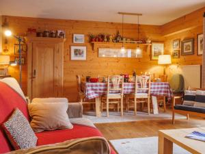 Apartment Neige et Soleil 12 by Interhome