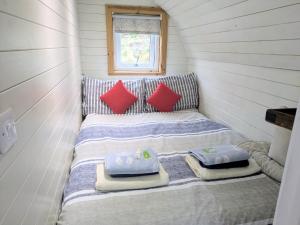 Pod Beag beside the sea Isle of Eriskay