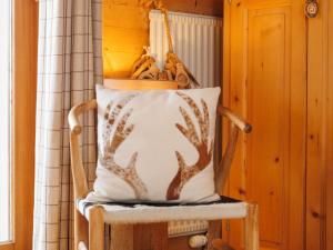 Apartment Neige et Soleil 12 by Interhome