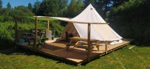 Maisons d'hotes Relax in Nature Your Cozy, Fully Furnished Bell Tent Awaits : photos des chambres
