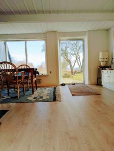 Holiday Cottage With A 90-Degree Sea View