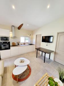 Maisons de vacances Maison au calme - Clim - Wi-Fi - terrasse et cours : photos des chambres