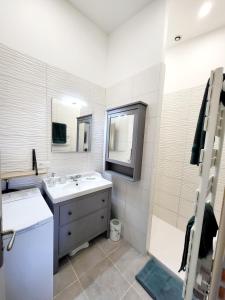 Maisons de vacances Maison au calme - Clim - Wi-Fi - terrasse et cours : photos des chambres