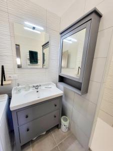 Maisons de vacances Maison au calme - Clim - Wi-Fi - terrasse et cours : photos des chambres