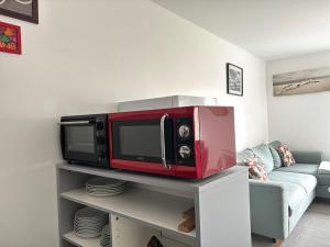 Les mouettes Apt duplex indépendant dans maison spacieux petite vue sur mer des chambres belle terrasse aménagée en hauteur près Omaha Beach et Bayeux 800 m plage et 300 m superette