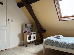 Appartements Les mouettes Apt duplex independant dans maison spacieux petite vue sur mer des chambres belle terrasse amenagee en hauteur pres Omaha Beach et Bayeux 800 m plage et 300 m superette : photos des chambres