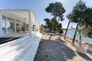 SPIRIT ONE BUQEZ VILLA - 1st Sea Line by beach