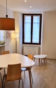 CASA LUINI - new, welcoming and modern apartment in the historic centre of Como, with 2 bedrooms and 1 complete bathroom and a fully equipped kitchen