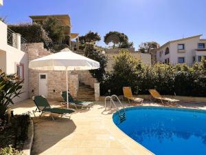 Bella Vista pool Villas in Anavissos
