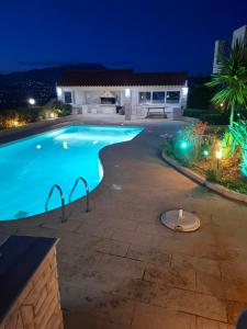 Bella Vista pool Villas in Anavissos