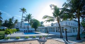 Manara Beach Resort