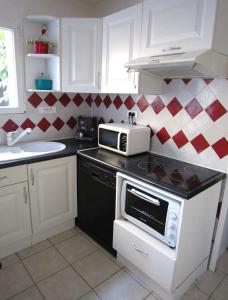 Maisons de vacances Charming 100m2 House in Croix-Chapeau, 15mn from La Rochelle : photos des chambres