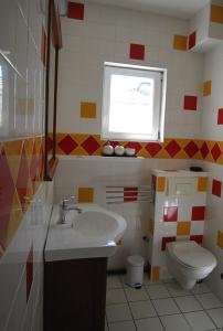 Maisons de vacances Charming 100m2 House in Croix-Chapeau, 15mn from La Rochelle : photos des chambres