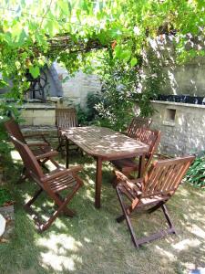 Maisons de vacances Charming 100m2 House in Croix-Chapeau, 15mn from La Rochelle : Maison de Vacances