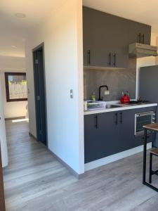 Tiny cabaña en playa hermosa