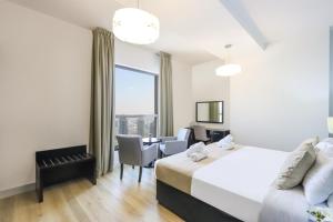 Livbnb- Coastal 2B with Marina View Walk to Beach