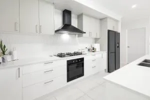 Trinity Beach Lux 4BR Easy Entertainer with Pool - 库兰达