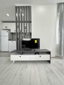 Sunny Escape, Just 400m from the Beach