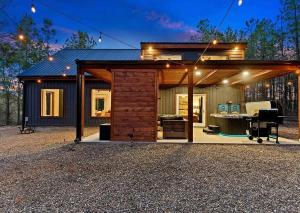 Stayhocha Creek Cabin, Playlet, Bubbling Hot tub