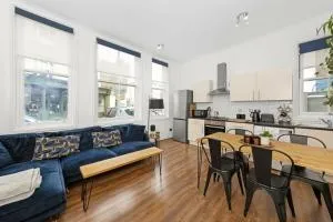 Cosy Split-Level 3BR Flat in Crystal Palace - West Norwood