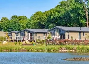 Lakeside Luxury Lodges - Cottom