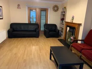 4 Bed Room House with 2 Ensuite 1 shared Bath Queen Bed 3 Bunk Bed - Hartstown