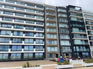 Apartment in Nieuwpoort with sea views