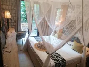 Home SAKALAVA - Ambaro